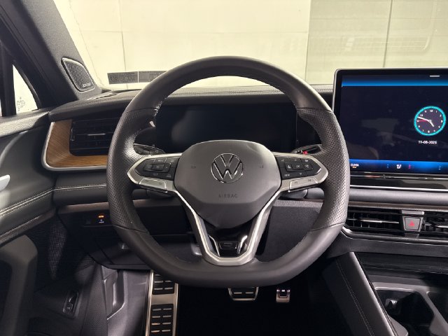 Used 2025 Volkswagen Tiguan SEL R-Line AWD/4WD image 20