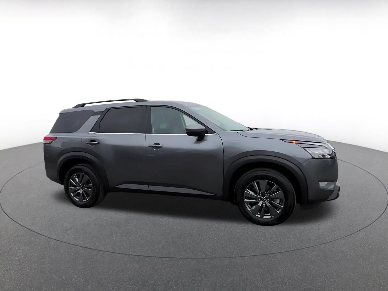 Used 2025 Nissan Pathfinder SV FWD image 2