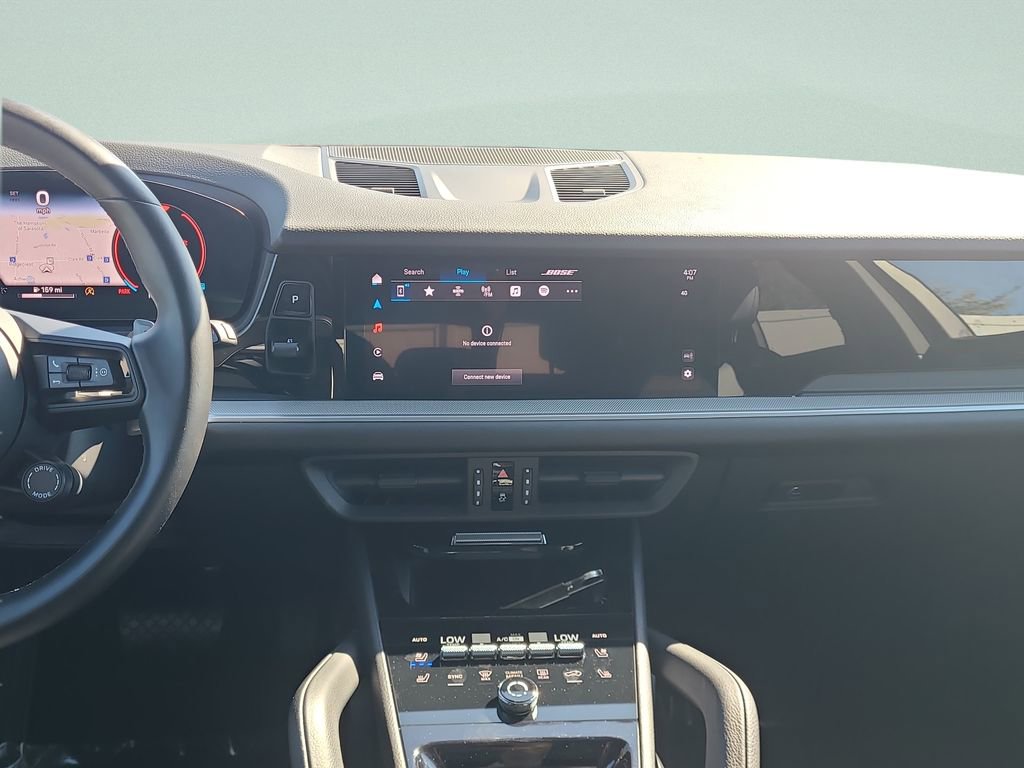 Used 2024 Porsche Cayenne AWD/4WD image 17