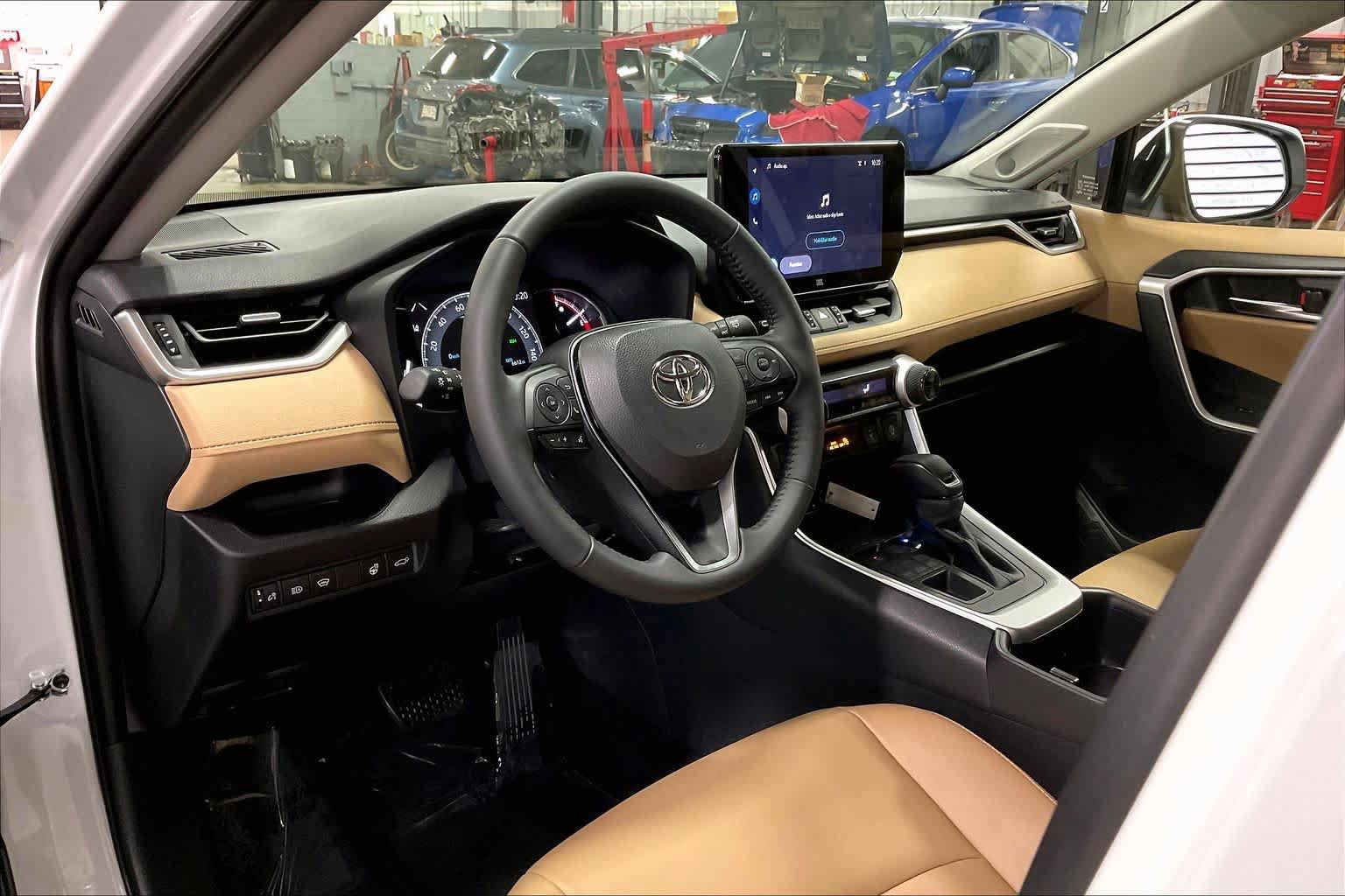 Used 2025 Toyota RAV4 XLE Premium AWD/4WD image 18