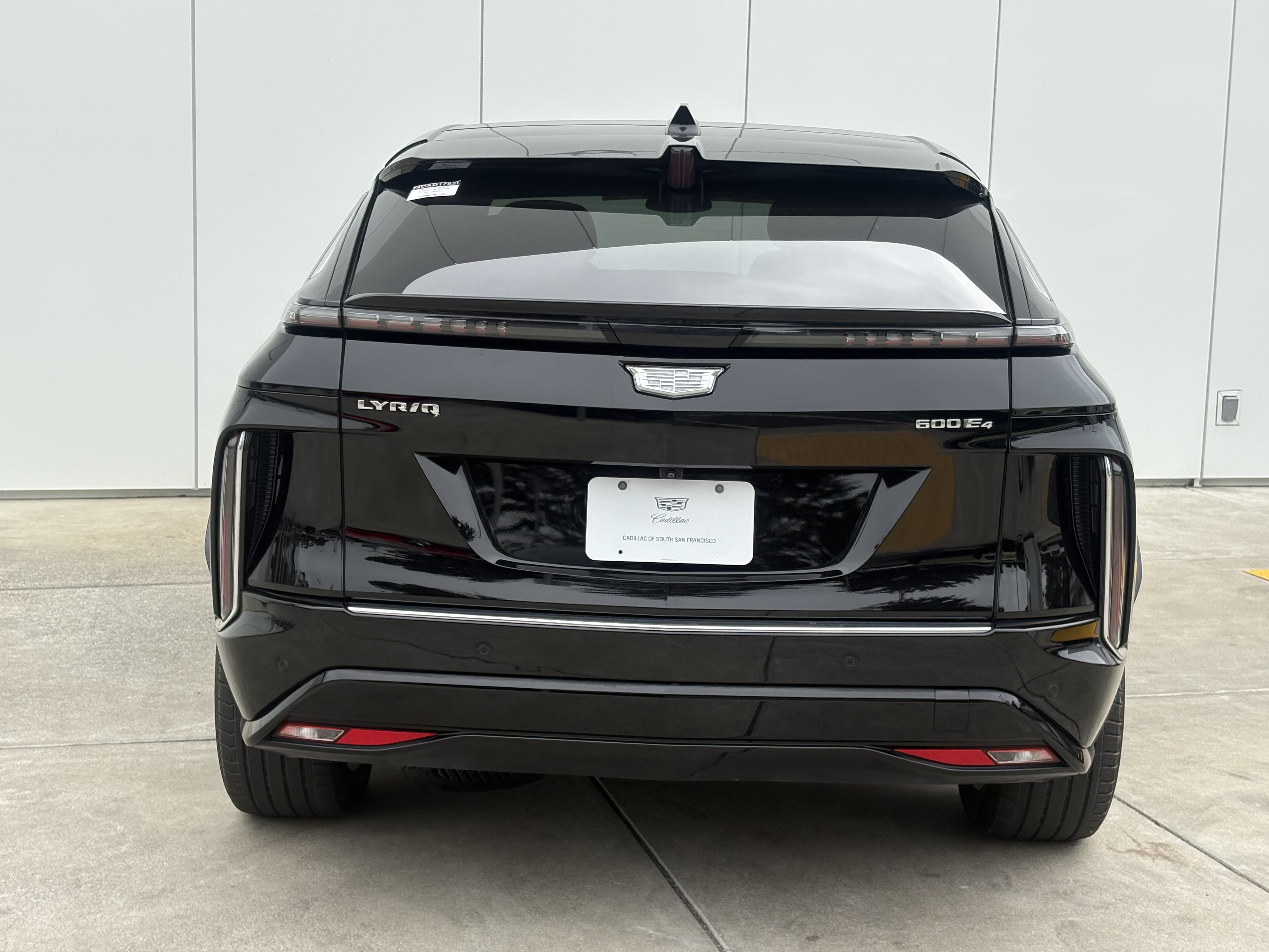 Certified 2024 Cadillac Lyriq Luxury AWD/4WD image 8