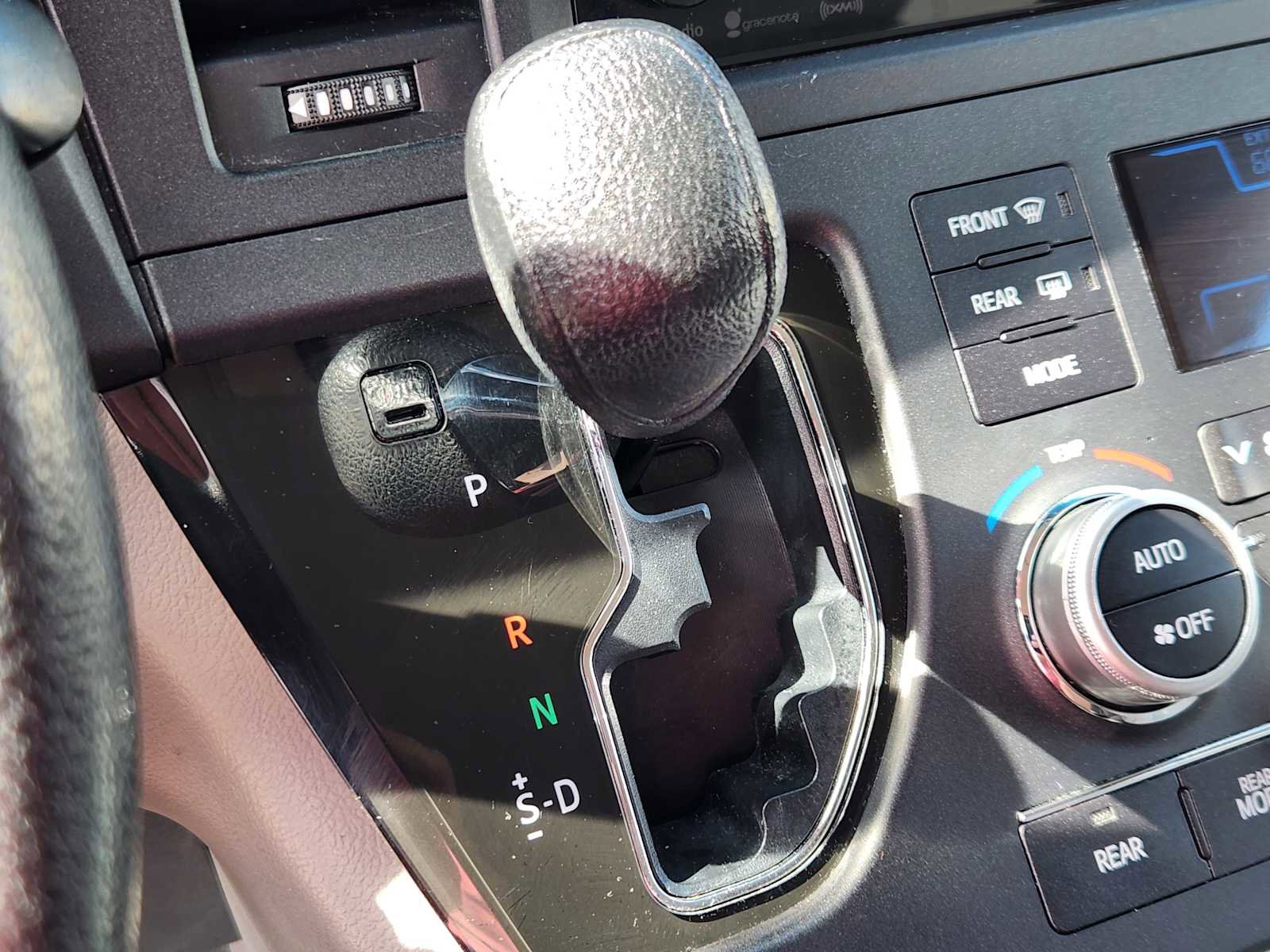 Used 2016 Toyota Sienna LE image 12