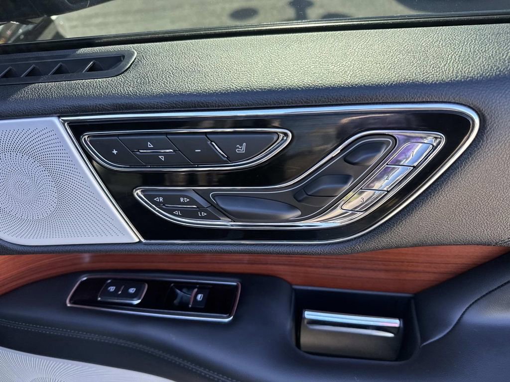 Used 2020 Lincoln Navigator Reserve w/ Equipment Group 208A Reserve image 15