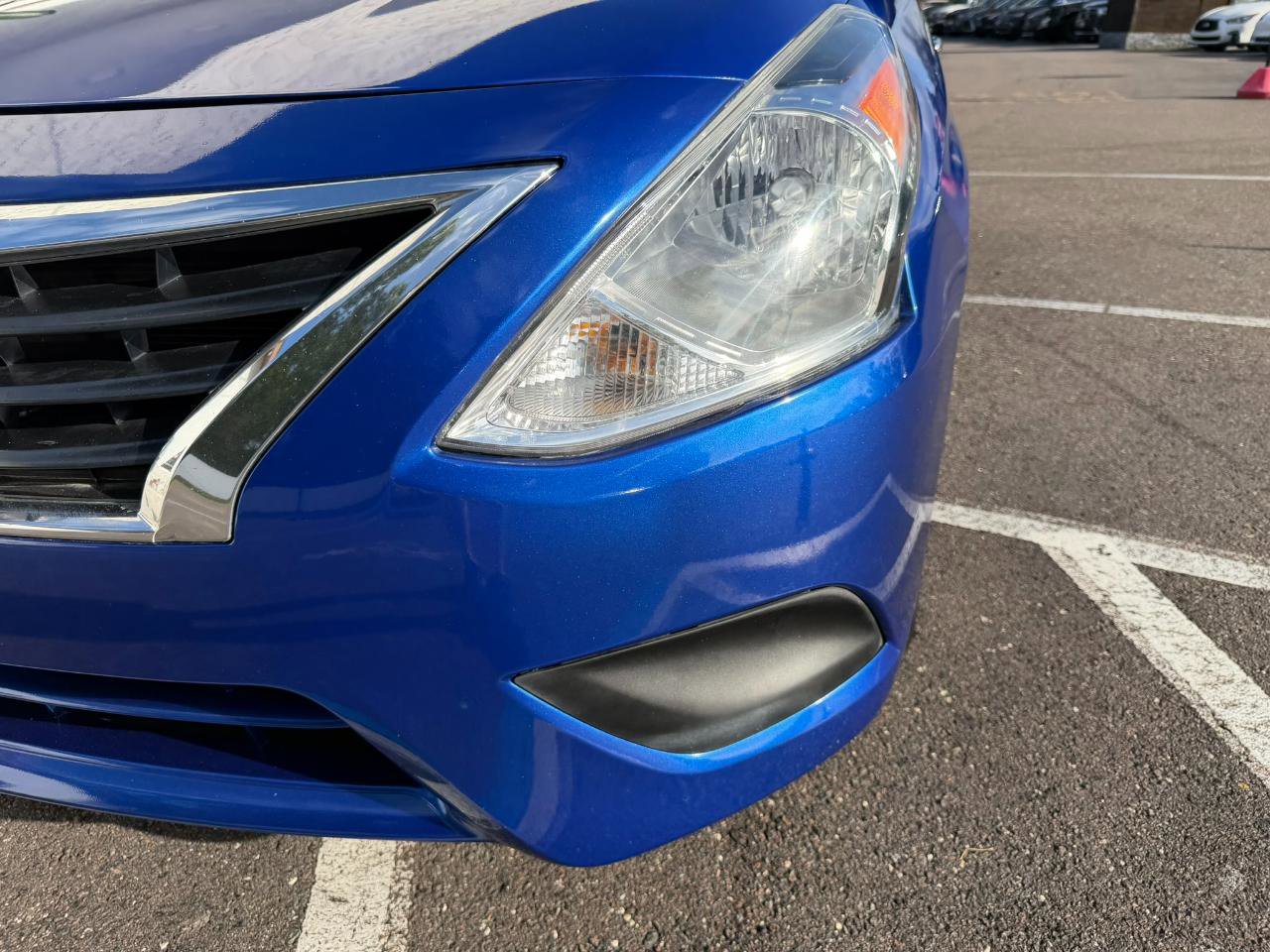 Used 2015 Nissan Versa SV FWD image 6
