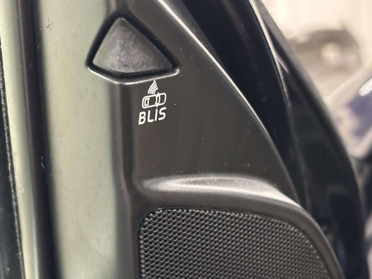 Used 2016 Volvo XC60 T6 w/ Proximity Package AWD/4WD image 35