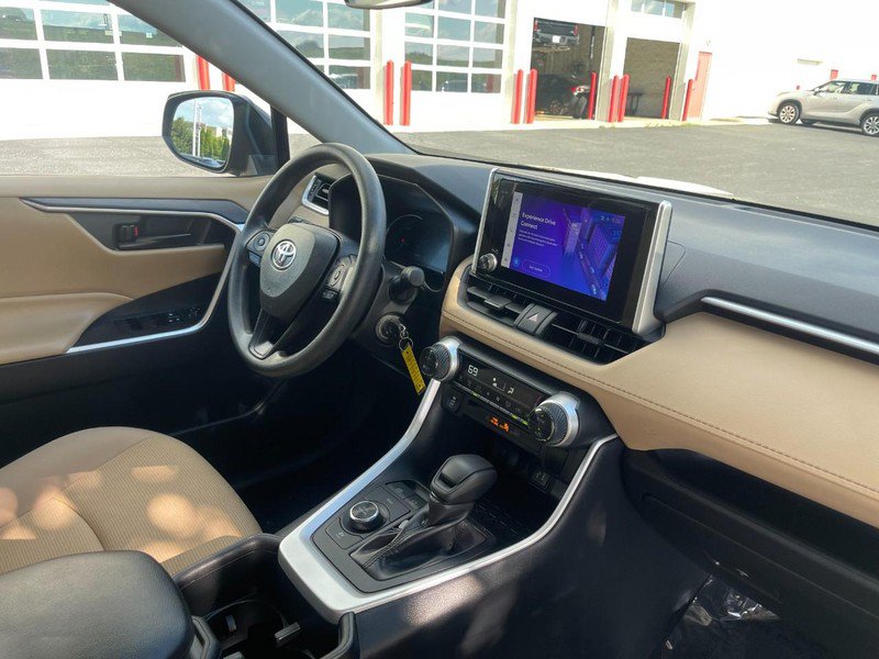 Used 2024 Toyota RAV4 LE AWD/4WD image 9