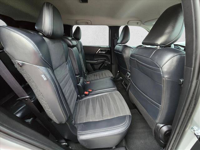 Used 2025 Mitsubishi Outlander SE FWD image 24