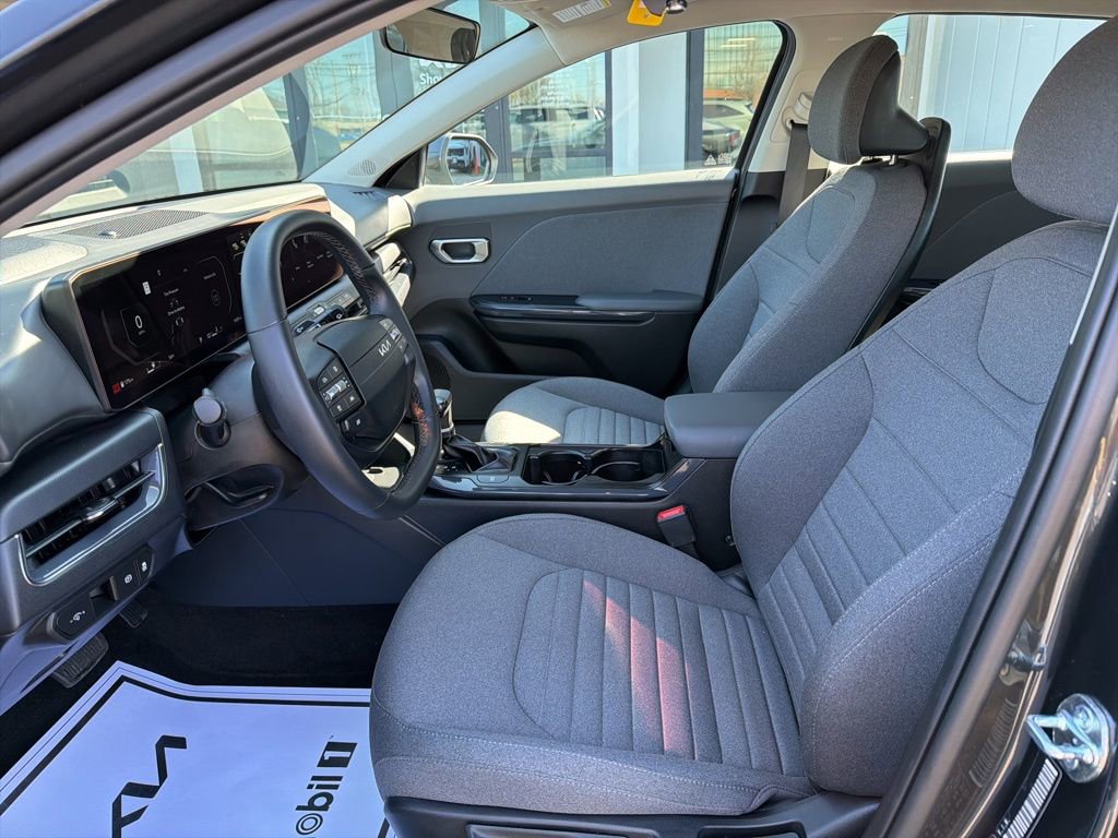 Used 2025 Kia K4 EX image 27