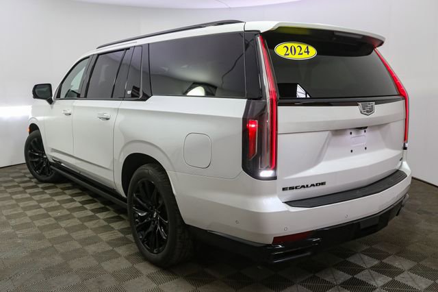 Used 2024 Cadillac Escalade ESV Sport Platinum w/ LPO, ONYX Package image 7
