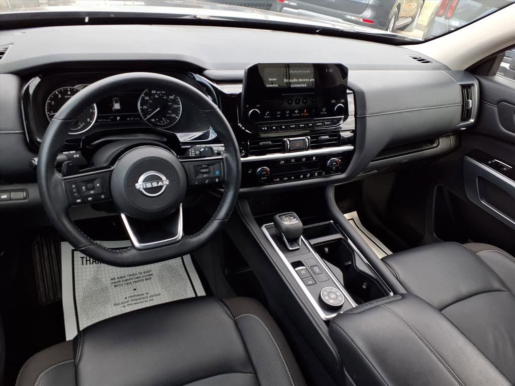 Used 2025 Nissan Pathfinder SL image 5