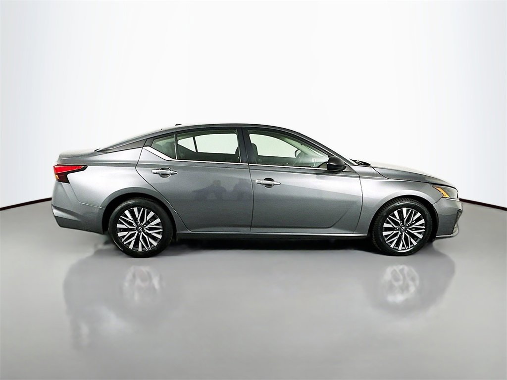 Used 2024 Nissan Altima 2.5 SV image 15