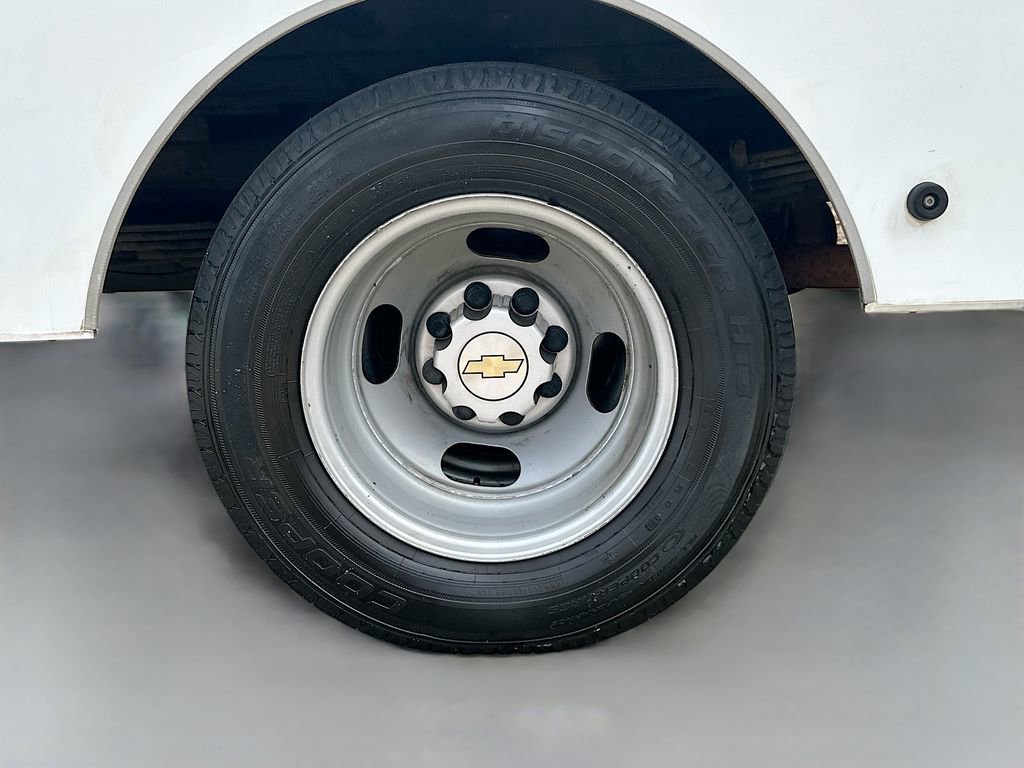 Used 2016 Chevrolet Express 3500 image 27