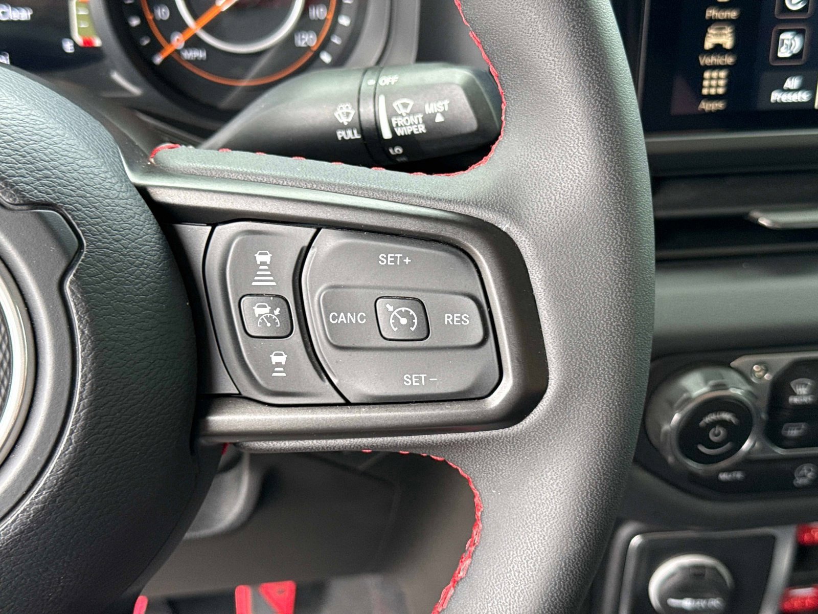 Used 2024 Jeep Gladiator Rubicon w/ Technology Group AWD/4WD image 30