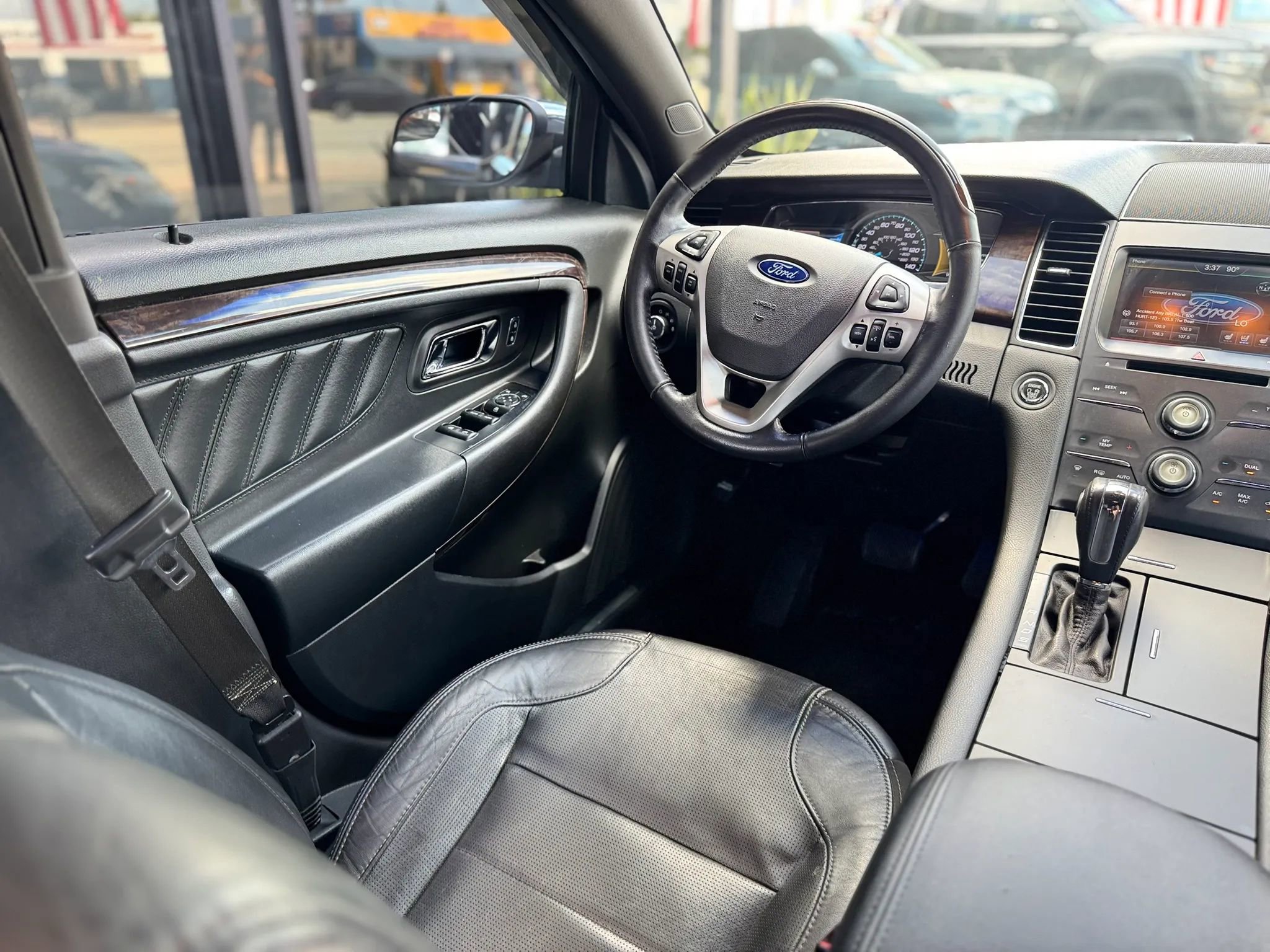 Used 2015 Ford Taurus Limited FWD image 20