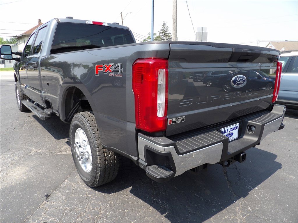 New 2025 Ford F350 XLT w/ FX4 Off-Road Package image 4