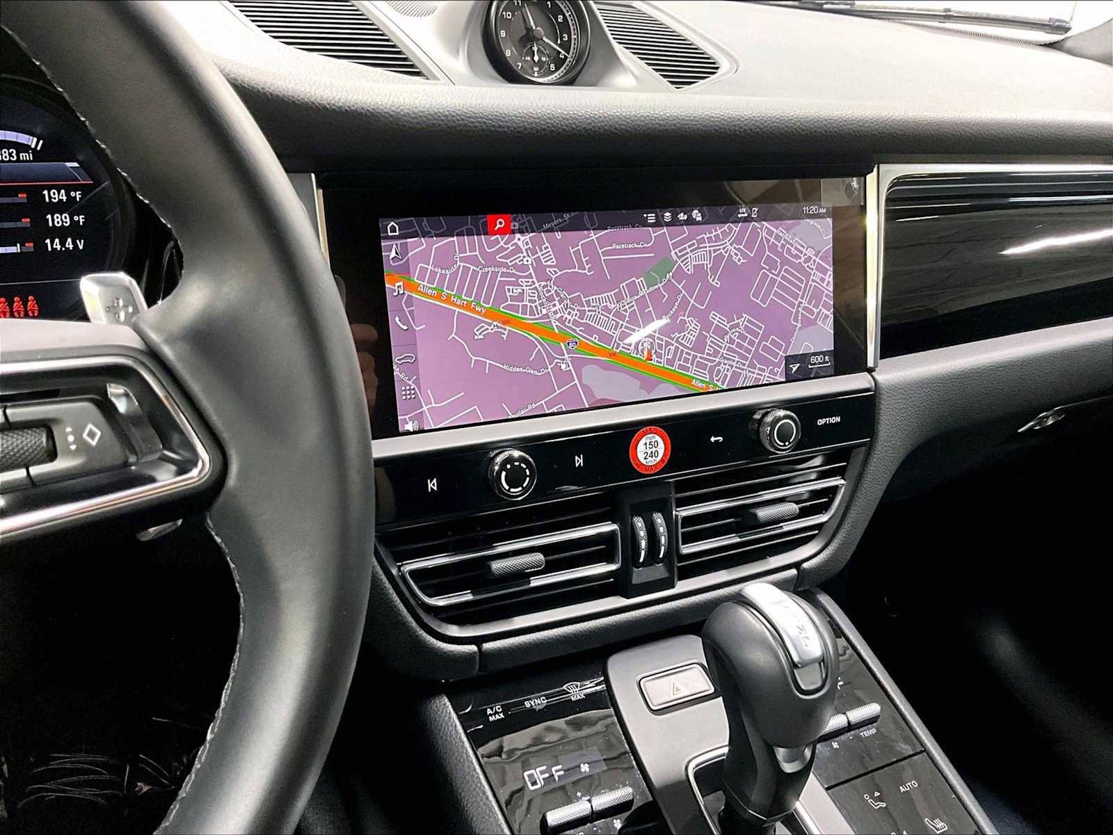 Used 2025 Porsche Macan image 19