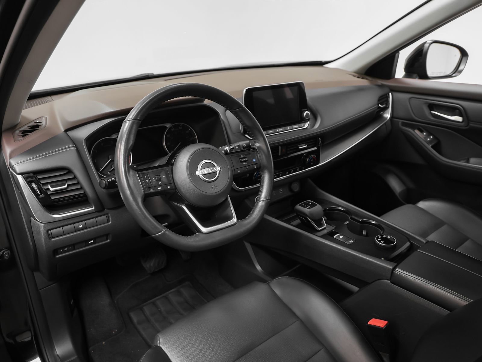 Used 2022 Nissan Rogue SV w/ SV Premium Package image 4