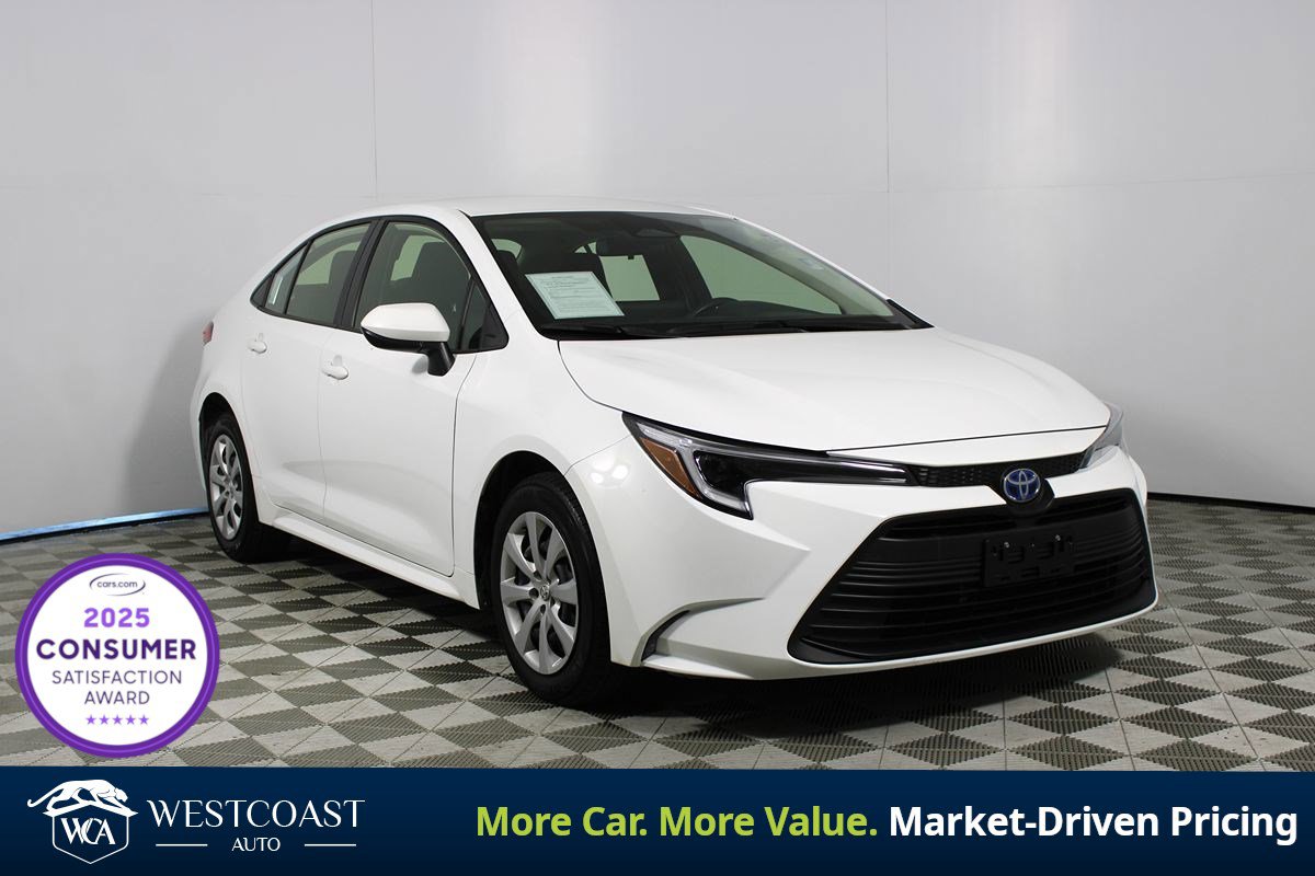 Used 2025 Toyota Corolla LE image 1