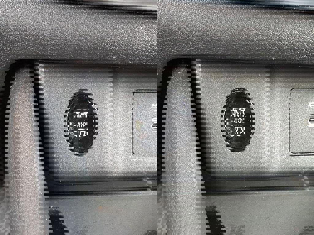 Used 2024 Nissan Rogue SV image 11