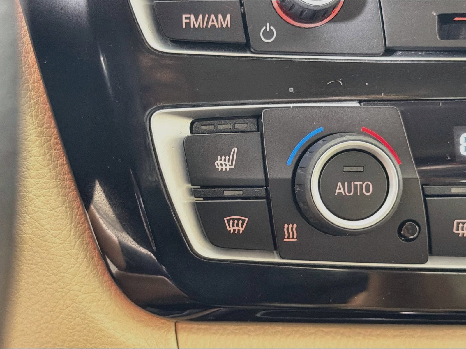 Used 2018 BMW 320i Sedan RWD image 18