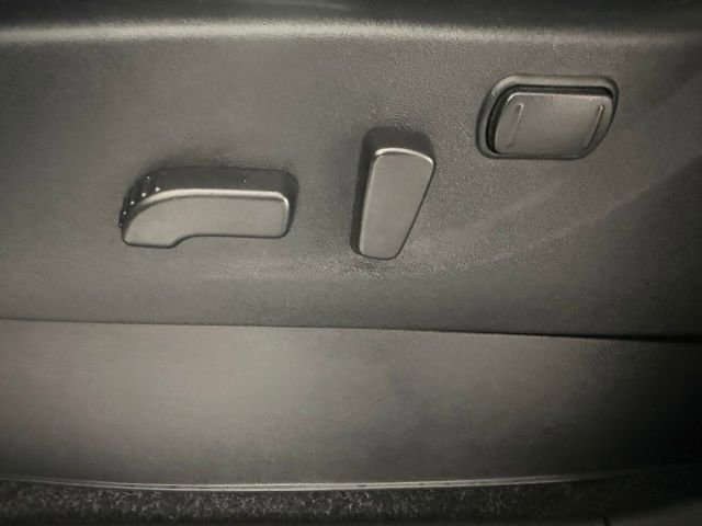 Used 2025 Nissan Frontier SV image 27