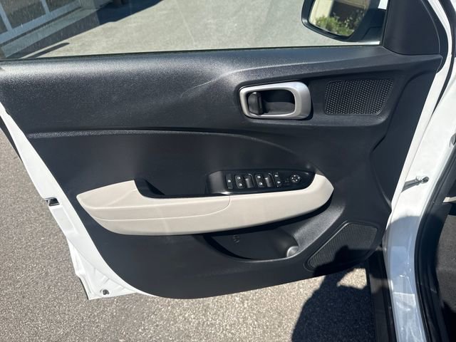 Certified 2022 Hyundai Venue SEL w/ Cargo Package image 10