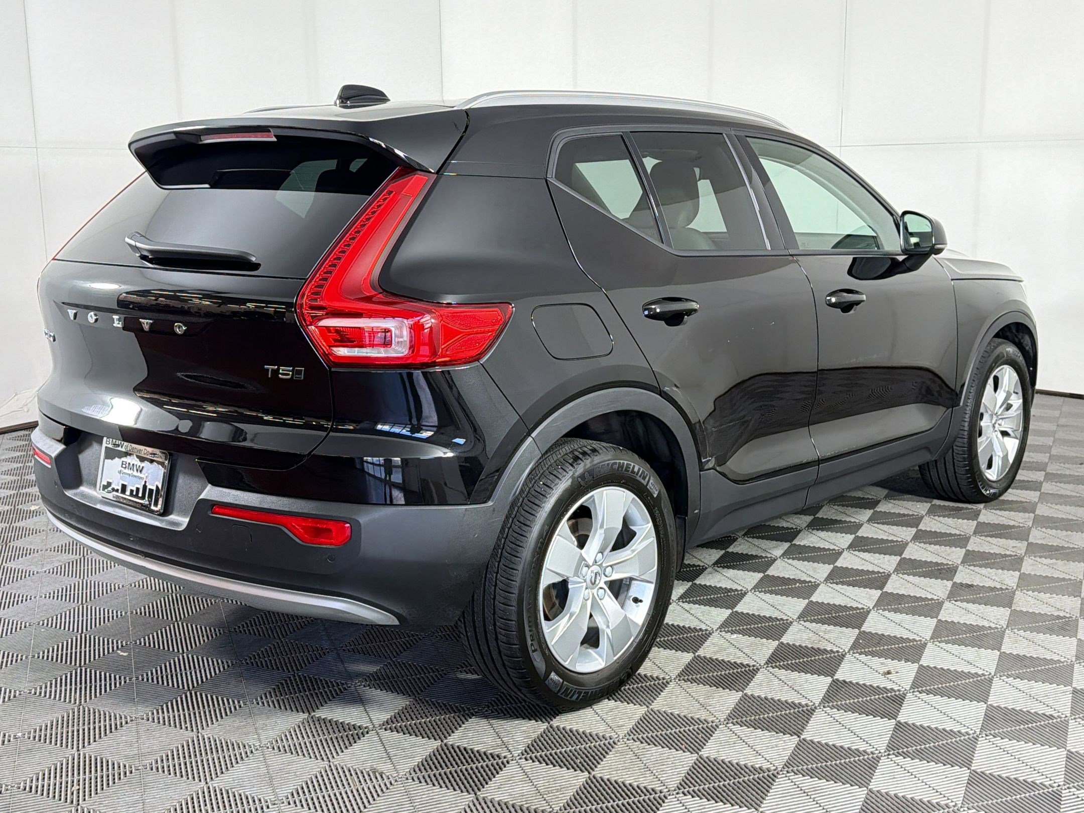 Used 2020 Volvo XC40 T5 Momentum w/ Protection Package image 9