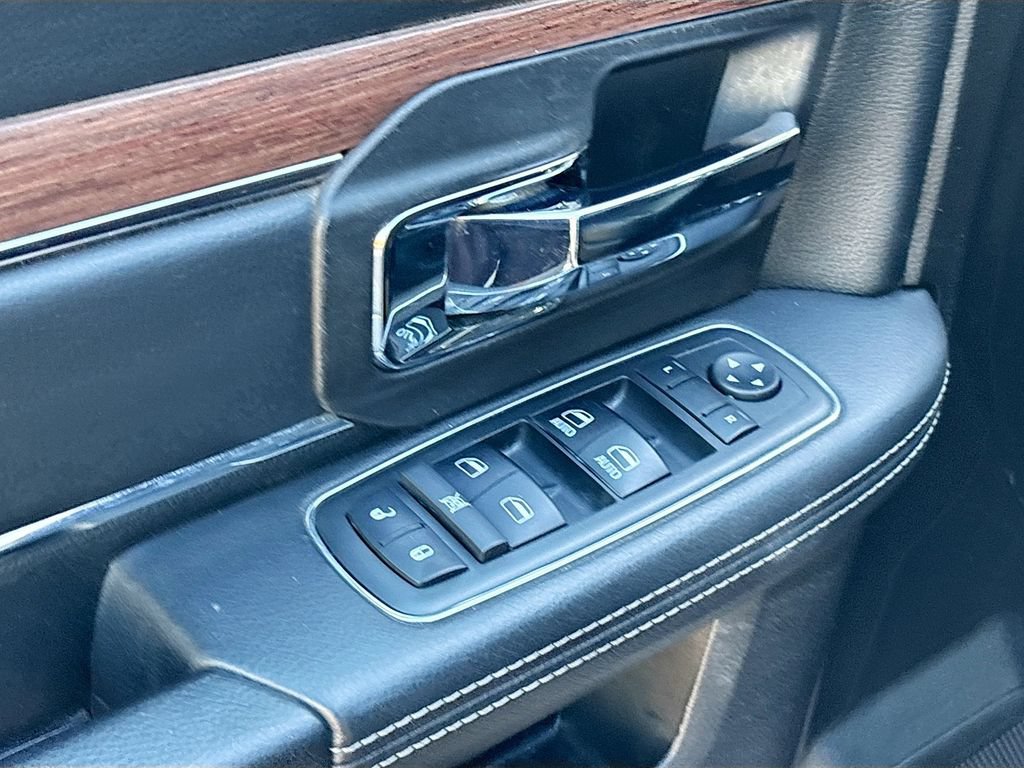 Used 2018 RAM 1500 Laramie w/ Convenience Group AWD/4WD image 18