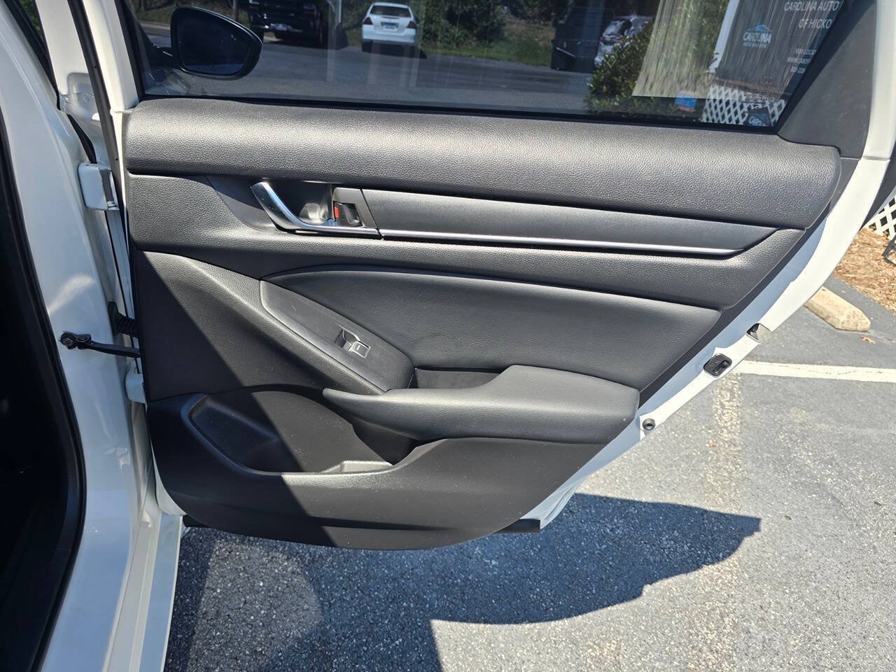 Used 2018 Honda Accord Sport image 16