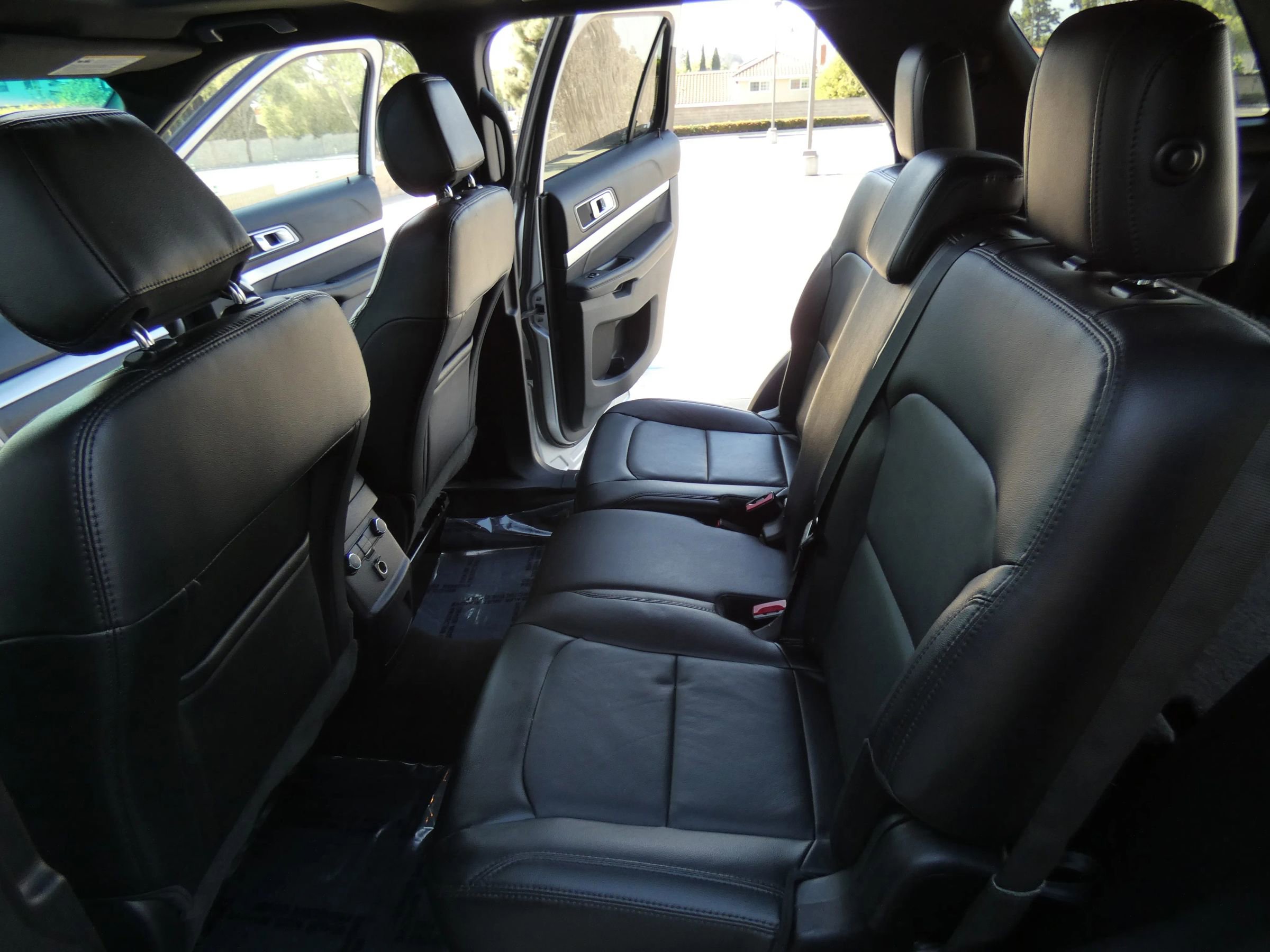 Used 2017 Ford Explorer XLT w/ Equipment Group 202A image 40