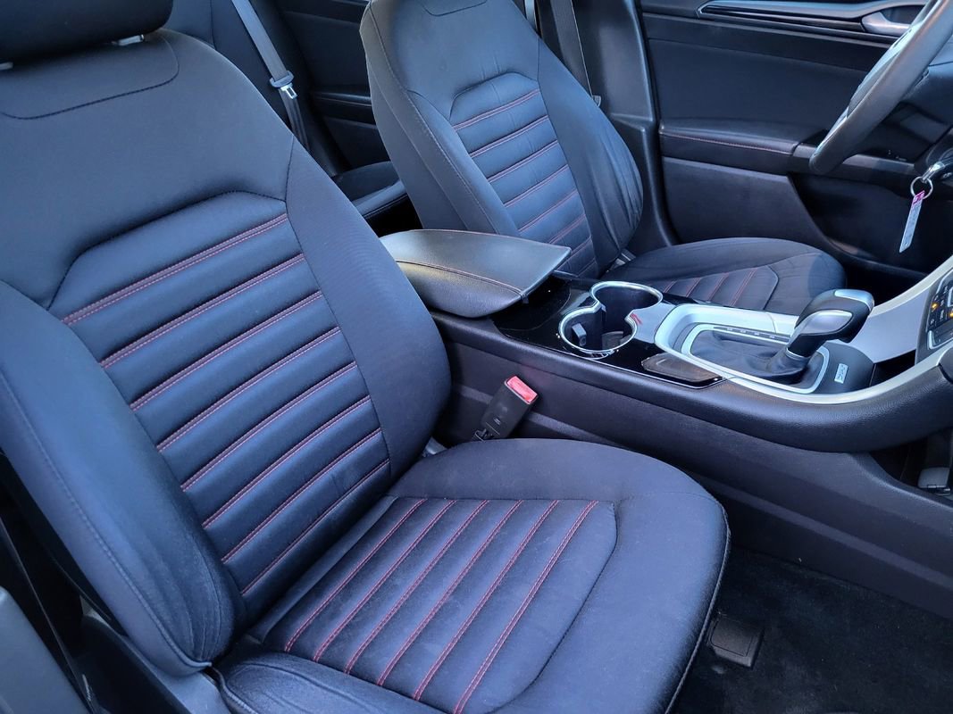 Used 2016 Ford Fusion SE image 18