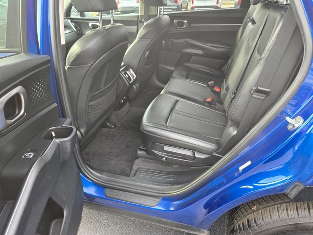 Used 2023 Kia Sorento S w/ Panoramic Sunroof Package image 19
