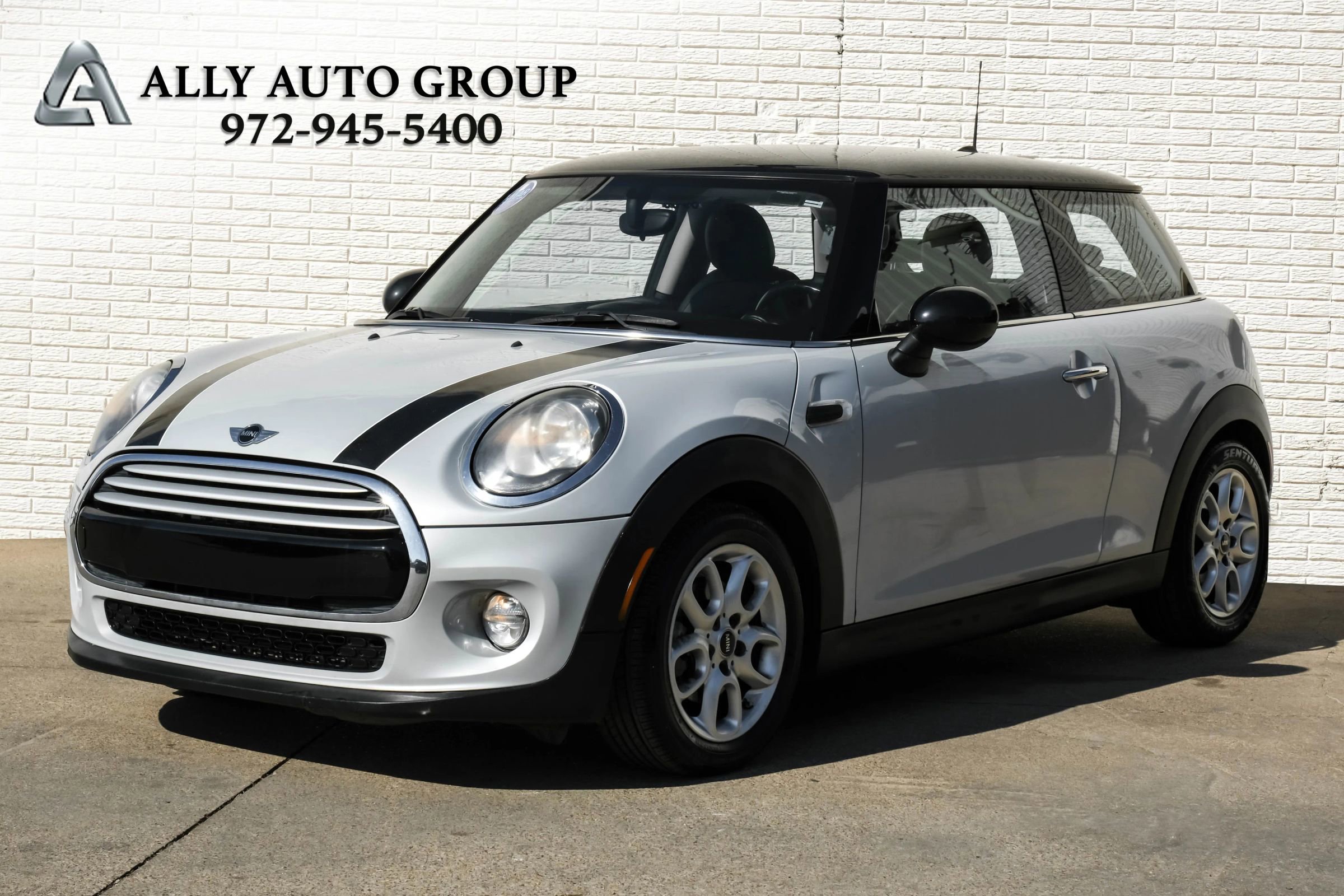 Used 2014 MINI Cooper 2-Door Hardtop image 1