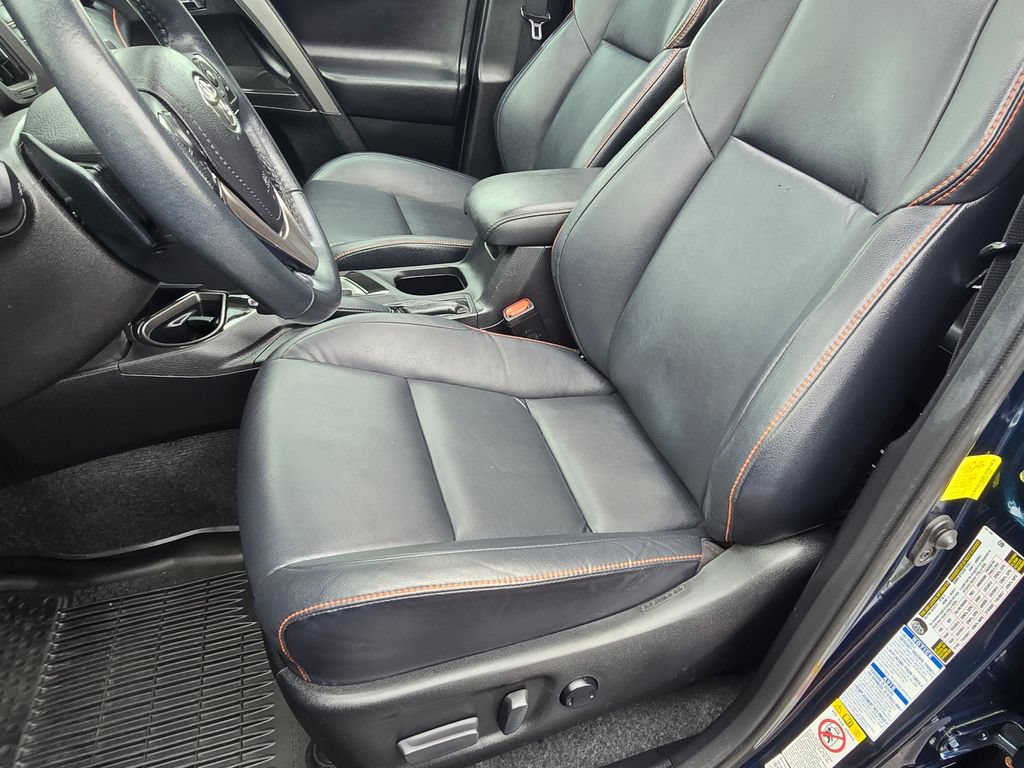 Used 2018 Toyota RAV4 SE w/ Advanced Technology Package AWD/4WD image 17