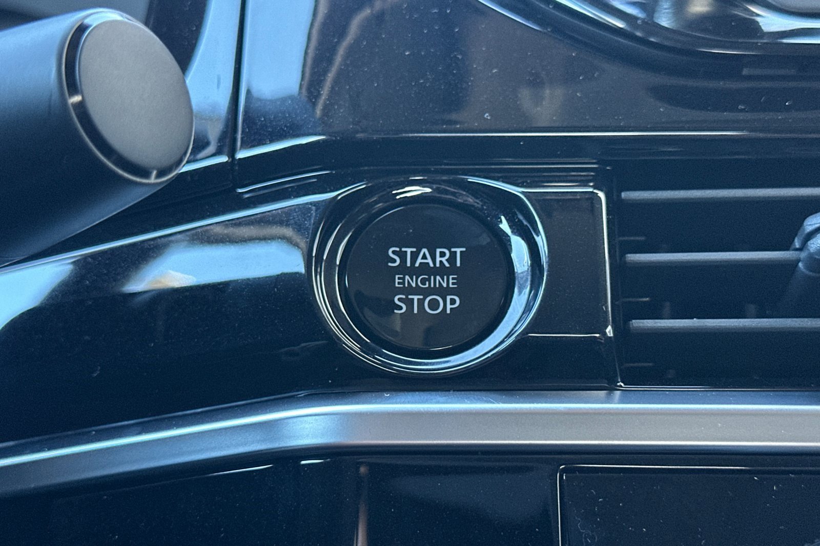 New 2025 Nissan Pathfinder SV image 20