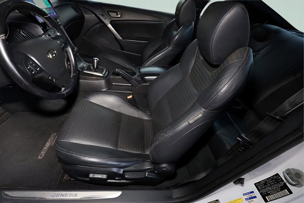 Used 2015 Hyundai Genesis 3.8 RWD image 11