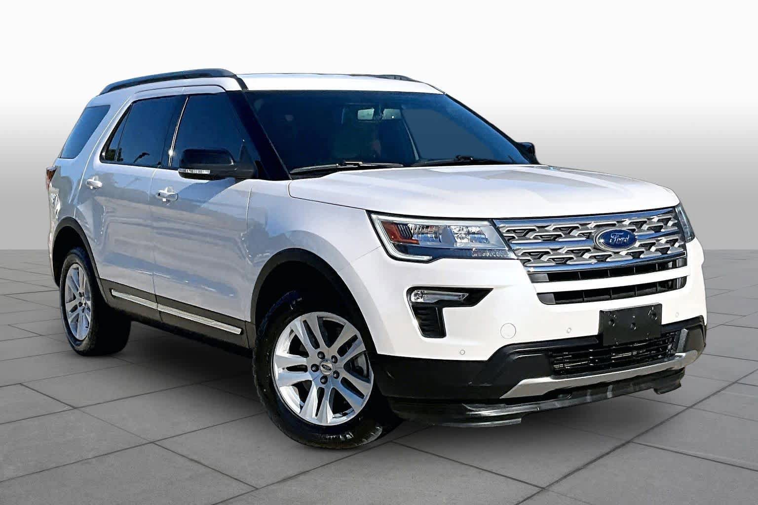 Used 2018 Ford Explorer XLT w/ Equipment Group 202A AWD/4WD image 3