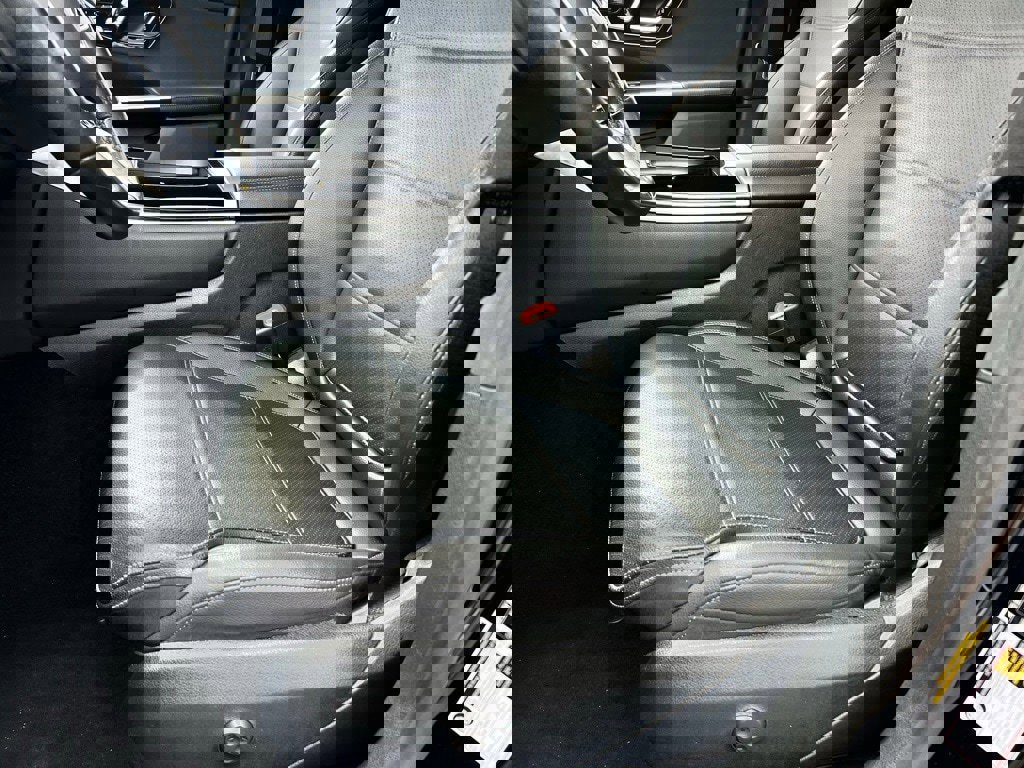 Used 2024 Mercedes-Benz GLC 300 4MATIC image 9