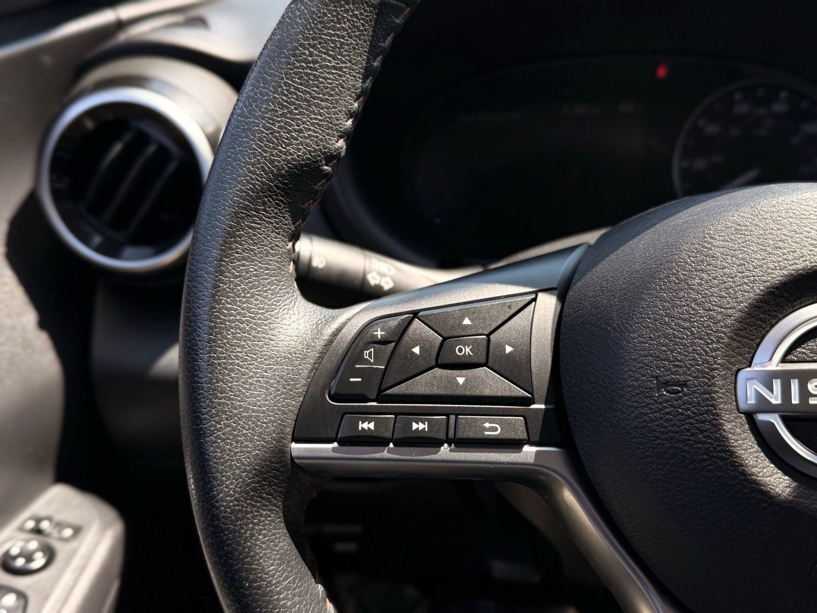 Used 2024 Nissan Kicks SR image 29