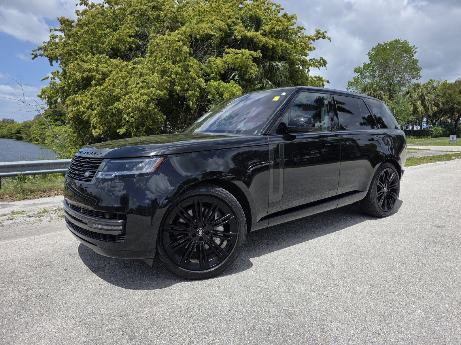 Certified 2023 Land Rover Range Rover SE AWD/4WD image 1