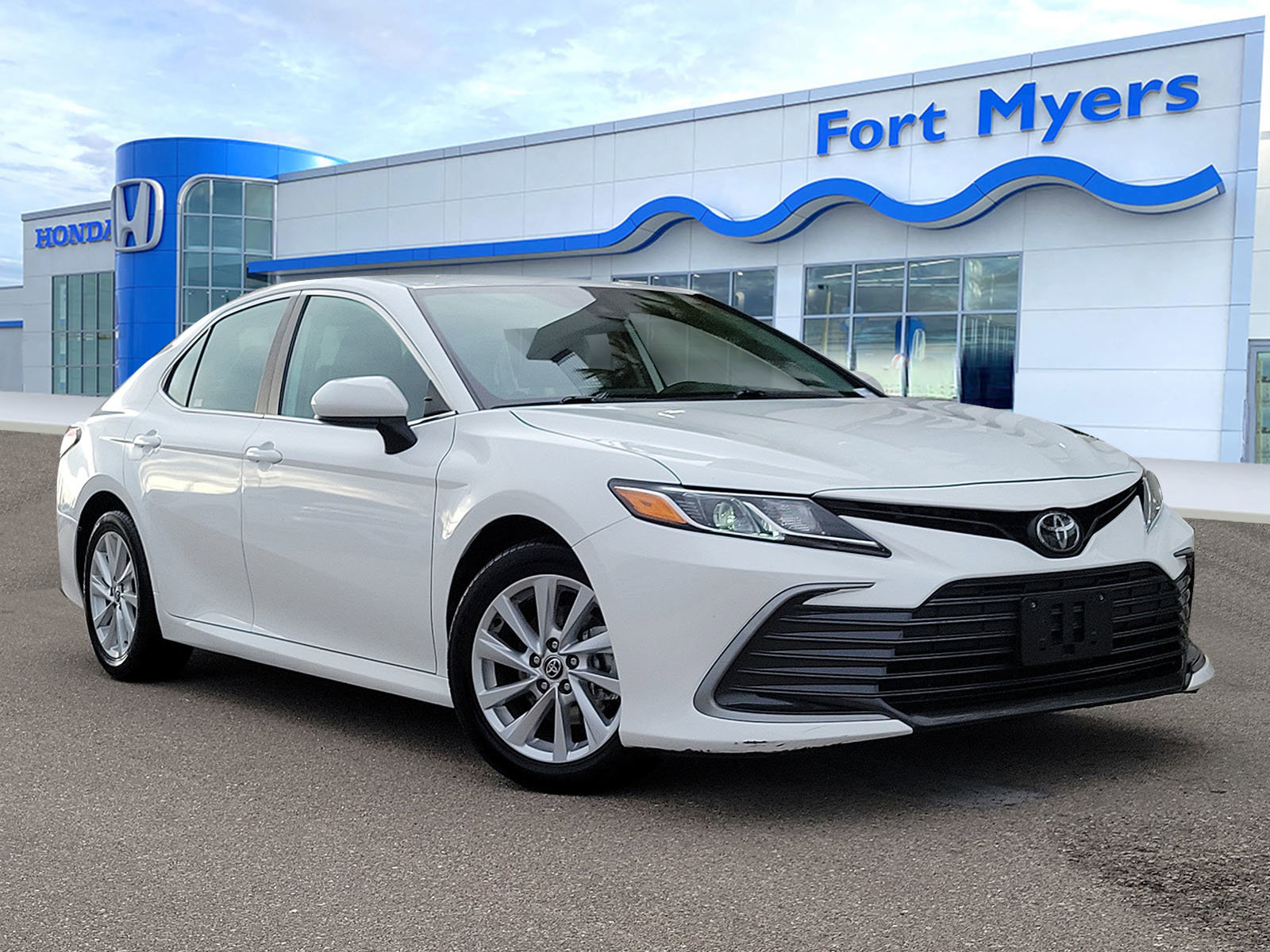 Used 2024 Toyota Camry LE image 1