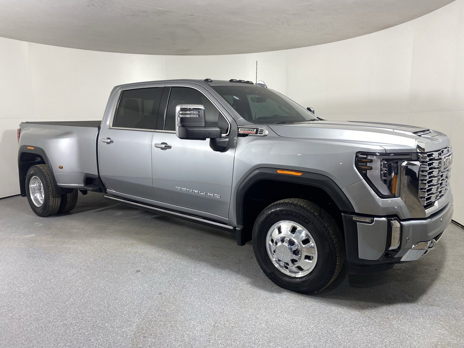 Used 2025 GMC Sierra 3500 Denali w/ Denali Reserve Package image 8
