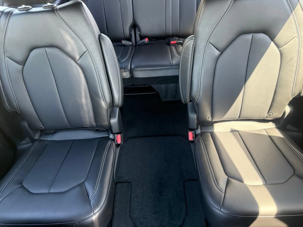 New 2027 Chrysler Pacifica Select w/ Family Tech Group FWD image 31