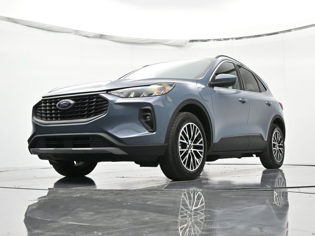 Certified 2025 Ford Escape SE w/ Class II Trailer Tow Package image 36