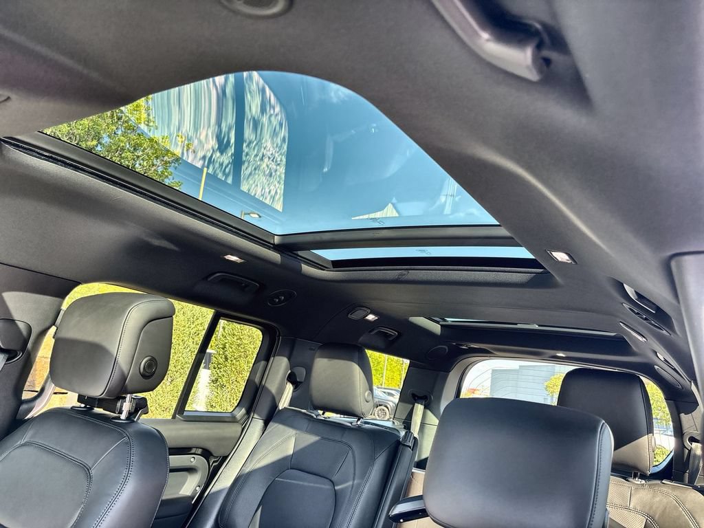 New 2026 Land Rover Defender 130 X-Dynamic SE AWD/4WD image 19