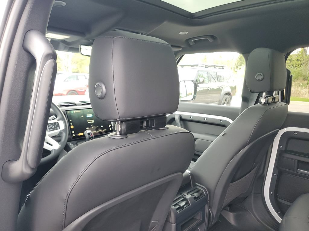 Used 2026 Land Rover Defender 110 X-Dynamic SE AWD/4WD image 27