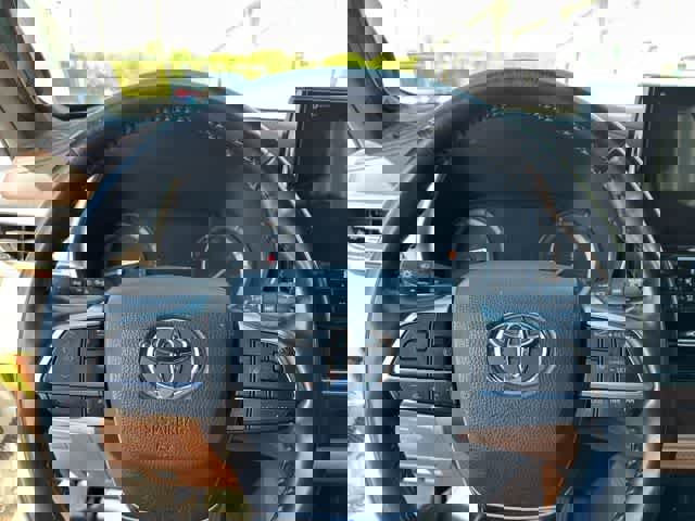 Used 2020 Toyota Highlander Platinum image 11