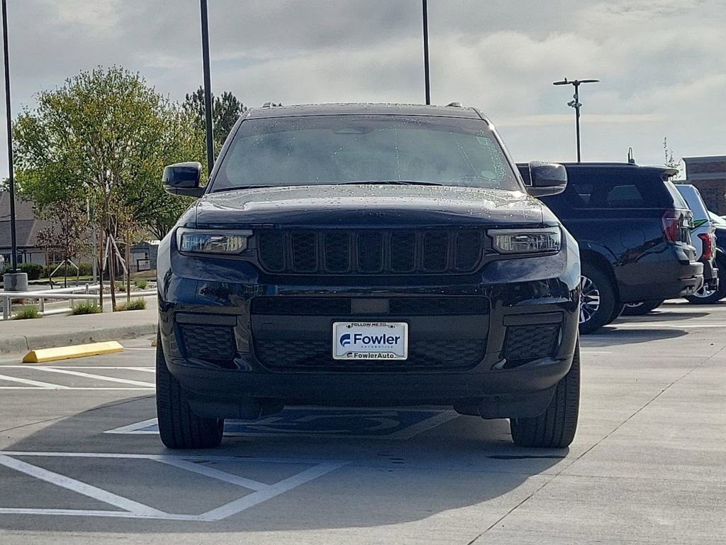 Used 2023 Jeep Grand Cherokee L Laredo AWD/4WD image 3