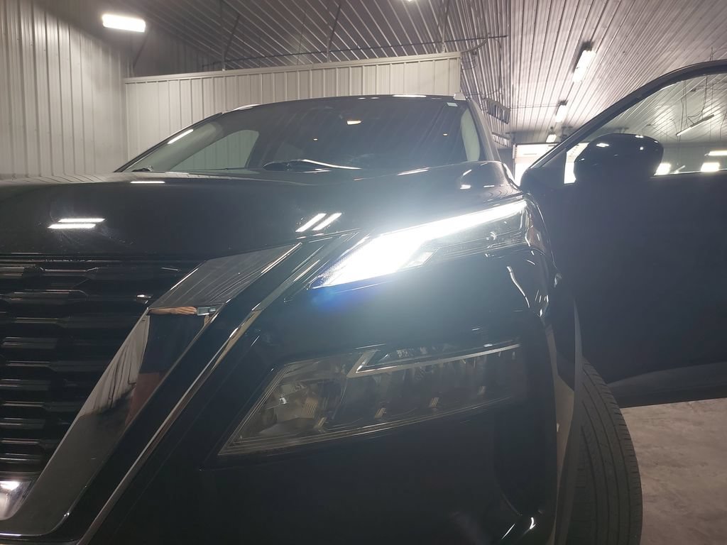 Used 2023 Nissan Rogue SV w/ SV Premium B Package AWD/4WD image 32