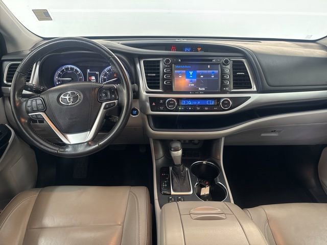 Used 2017 Toyota Highlander XLE FWD image 17